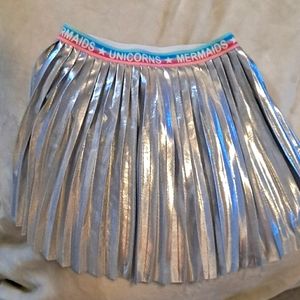 🛼Girls pleated silver skirt 7, NWOT